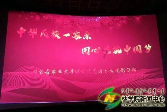 妮可·基德曼新剧首映 身穿大胆露背装性感美艳